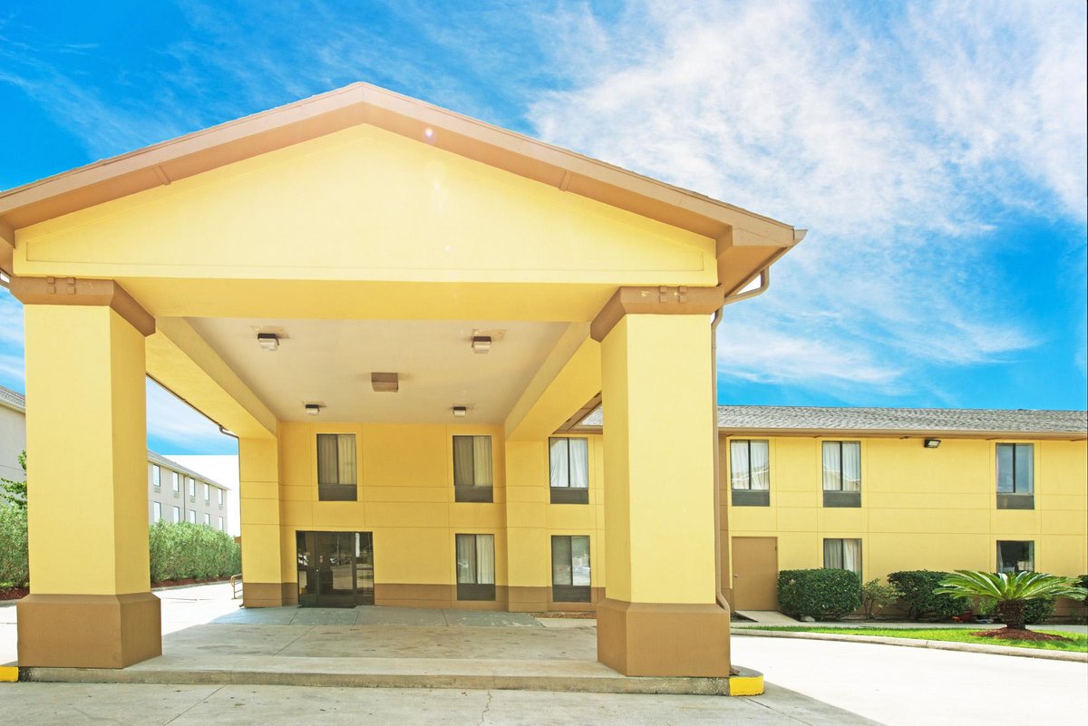 Quality Inn Sulphur Smoking Rooms Available: Pictures & Reviews ...