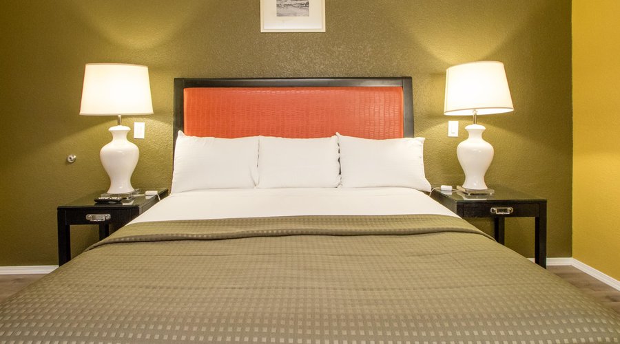 King-bed nonsmoking