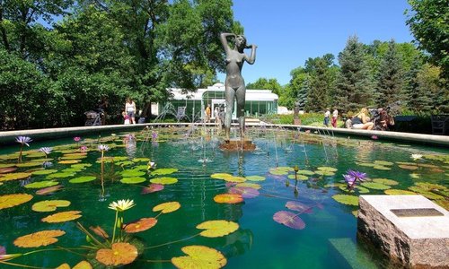 Leo Mol Garden