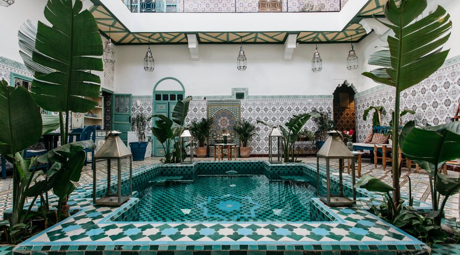 BE relaxed in the pool! © Alexander Schmidjell