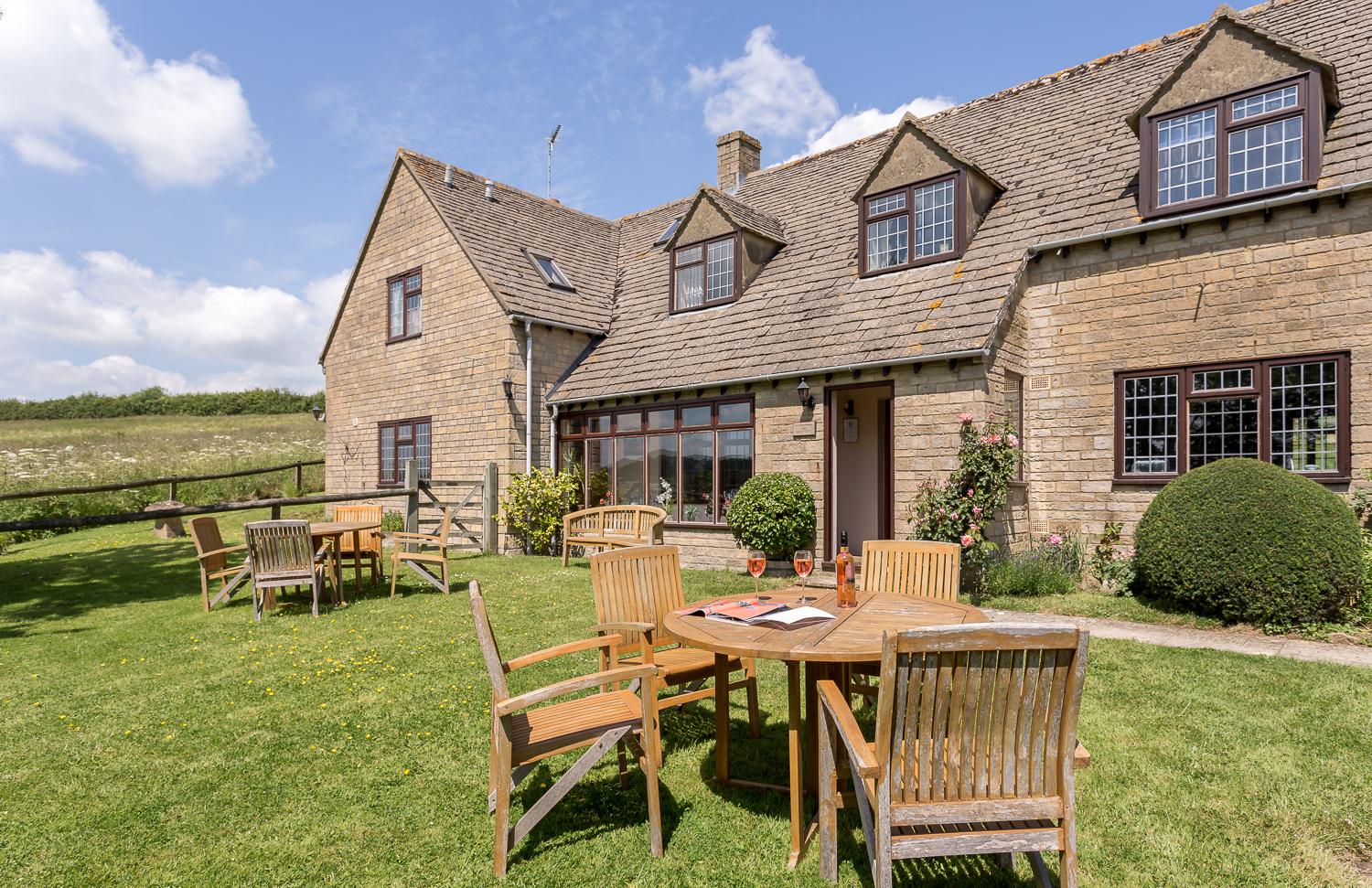 CORSHAM FIELD FARMHOUSE - B&B Reviews (Stow-on-the-Wold, Cotswolds)