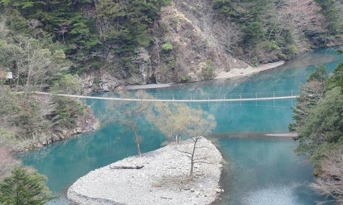 同じ大井川水系の寸又峡、夢の吊り橋