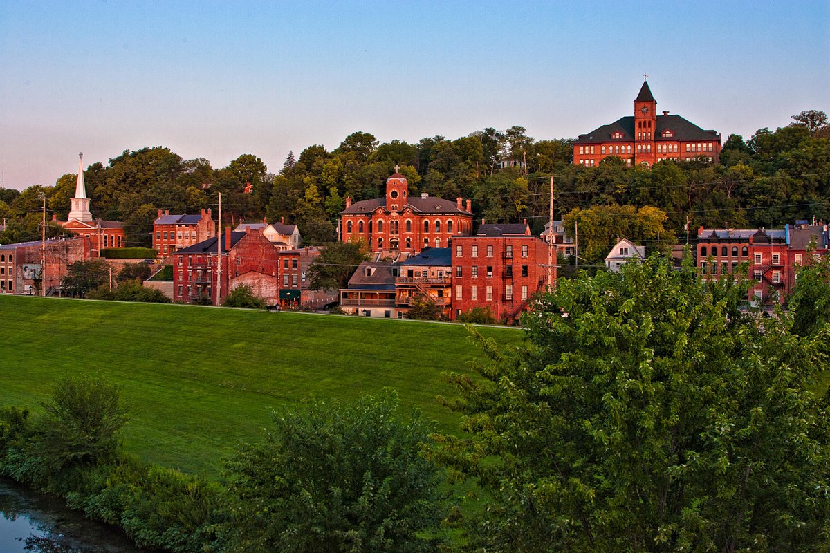 Galena, Illinois: Downtown Charm, Resort Life, Hiking and Wineries