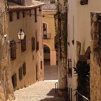 Lugar excelente para pasear por sus pequeñas calles y tomar algo relajadamente. Muy cerca del ca