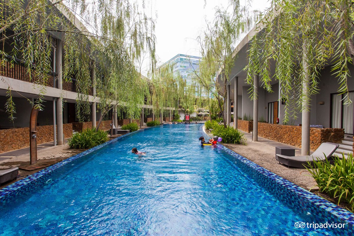 Dreamworld Water Park – The Garuda Five Star Business Class Hotel