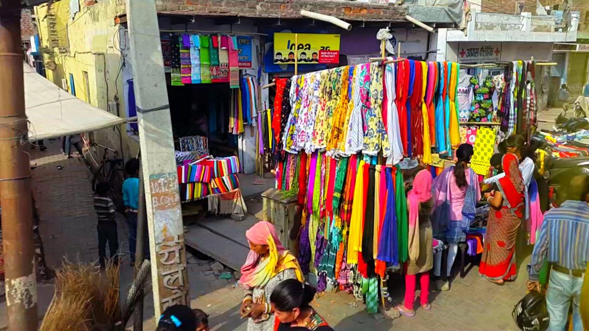 [Image of Sadar Bazaar, Agra]