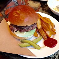 ボリューム満点のバーガー
