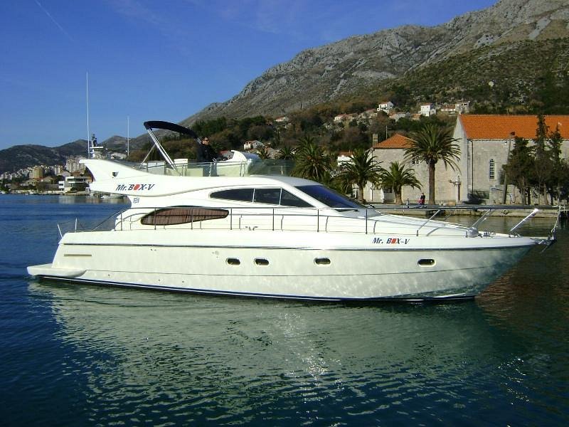 yacht in dubrovnik