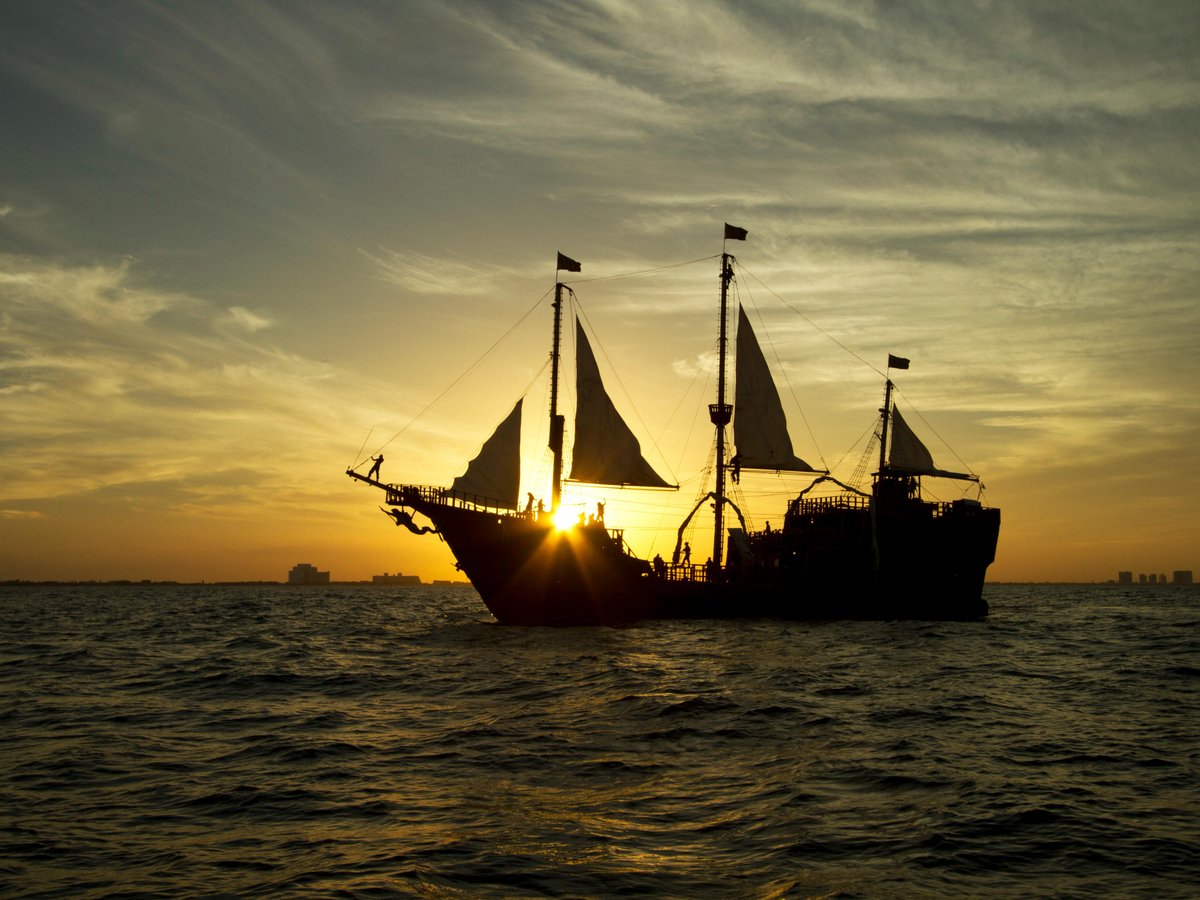 Cancun Jolly Roger Pirate Ship Night Show Including Dinner 2024