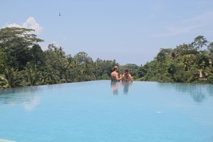 Kolam Renang & Pantai