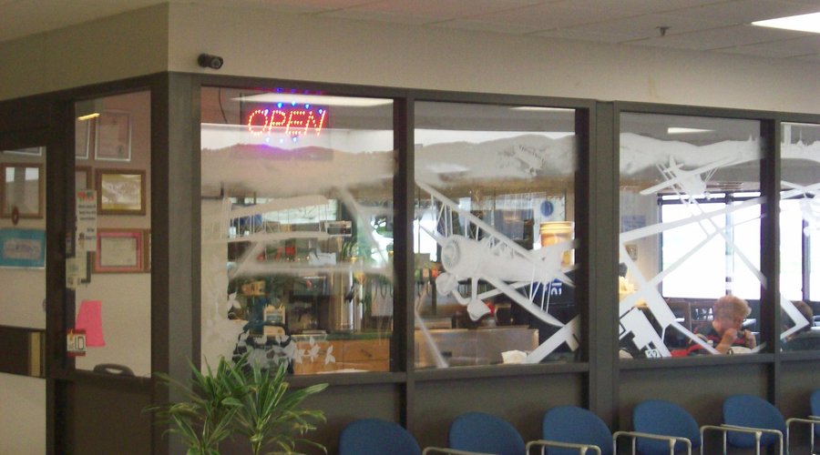 Sandy's Place Airport Restaurant