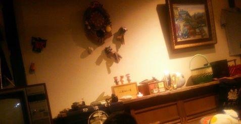 玄関は居るとすぐに昭和風のスペースがあり休憩も出来ます。