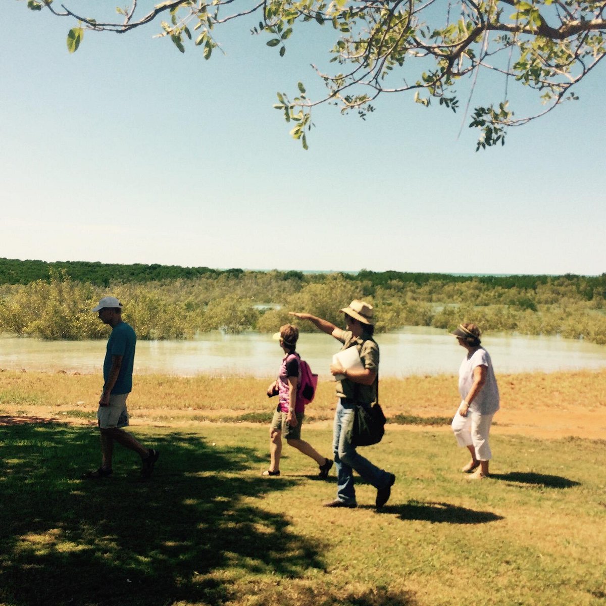 walking tours broome australia