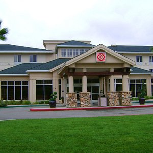 Hotel Exterior in Redding, CA