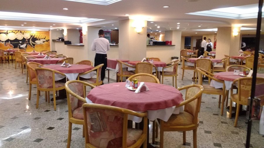 Salão da pizzaria.