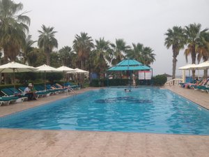 حمام السباحة والشاطئ