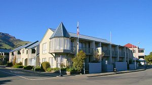 Akaroa Village Inn in Akaroa, image may contain: Neighborhood, Hotel, Suburb, City