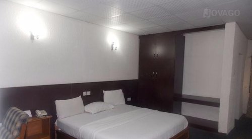 ROYAL BIRD MOTEL - Hotel Reviews (Ijebu-Ode, Nigeria)