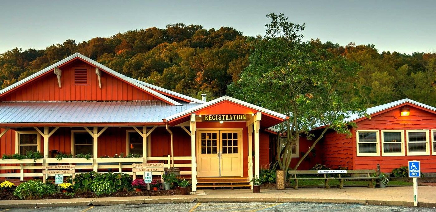 Brown County Inn - UPDATED 2022 Prices, Reviews & Photos (Nashville, IN