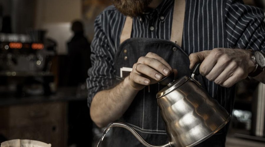 Barista som tar seg god tid til faget sitt, som er glad i jobben sin og som gjerne deler lidensk