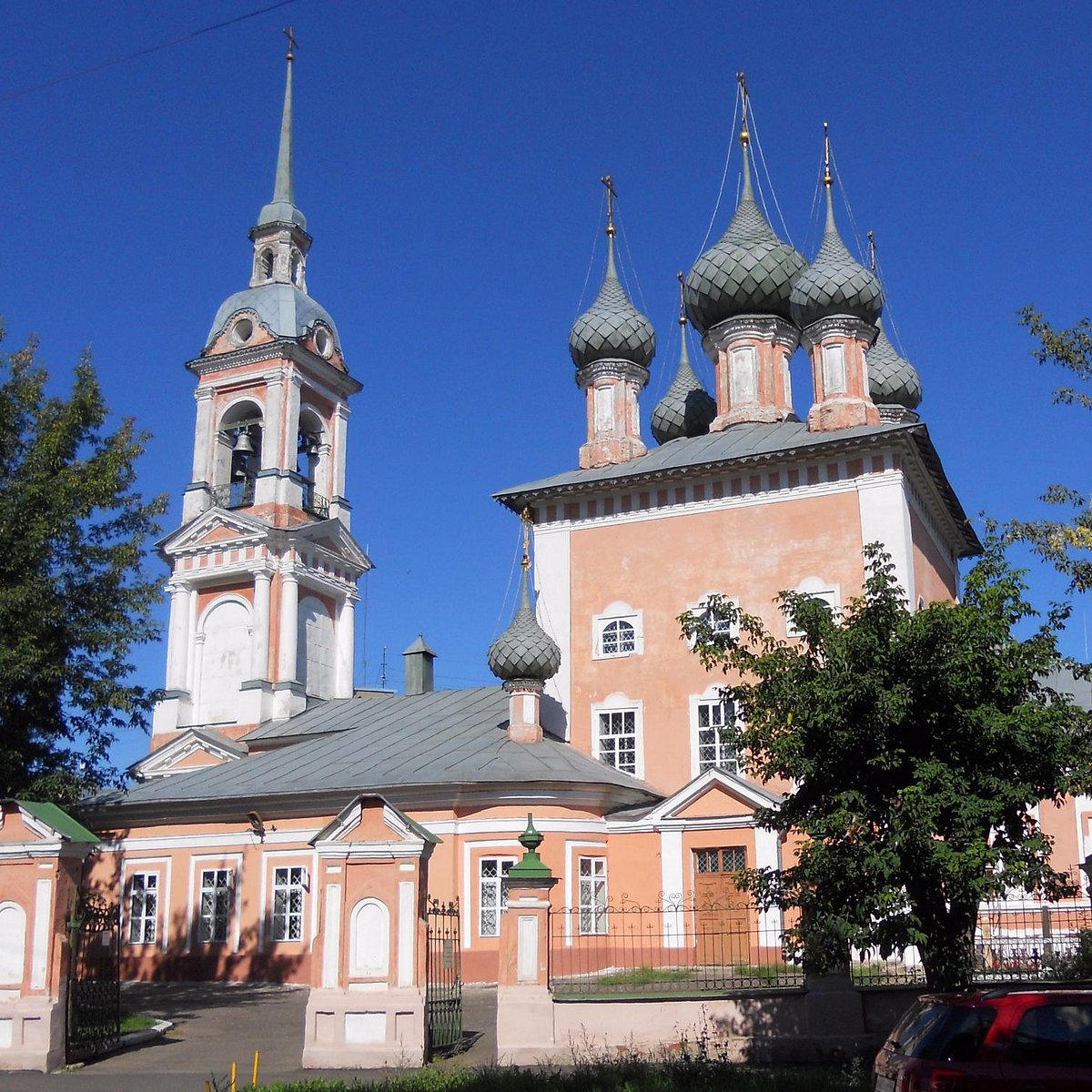 Церкви костромы. Иоанно-Златоустовская Церковь Кострома. Храм Иоанна Златоуста Кострома. Иоанна Златоустовская Церковь Кострома. Церковь Иоанна Златоуста костром.