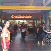 Istri Di Pasar