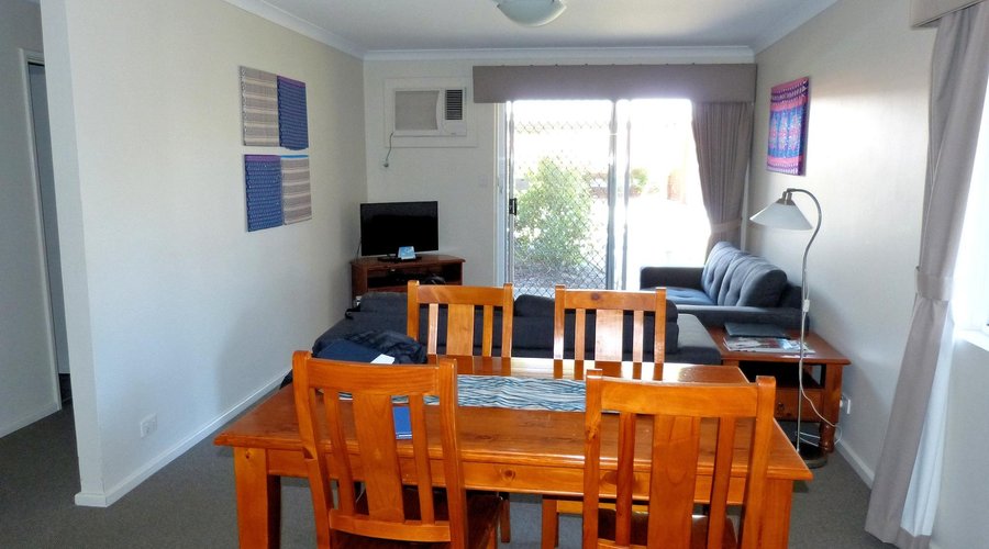 Dining and Lounge
