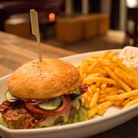 Für unsere Burger backen wir die Brötchen selbst!