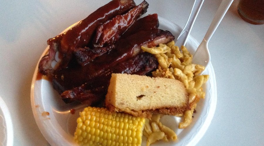 It was all good, the Mac n Cheese, Corn Bread, Corn and especially the meaty Ribs. Yengley Beer.