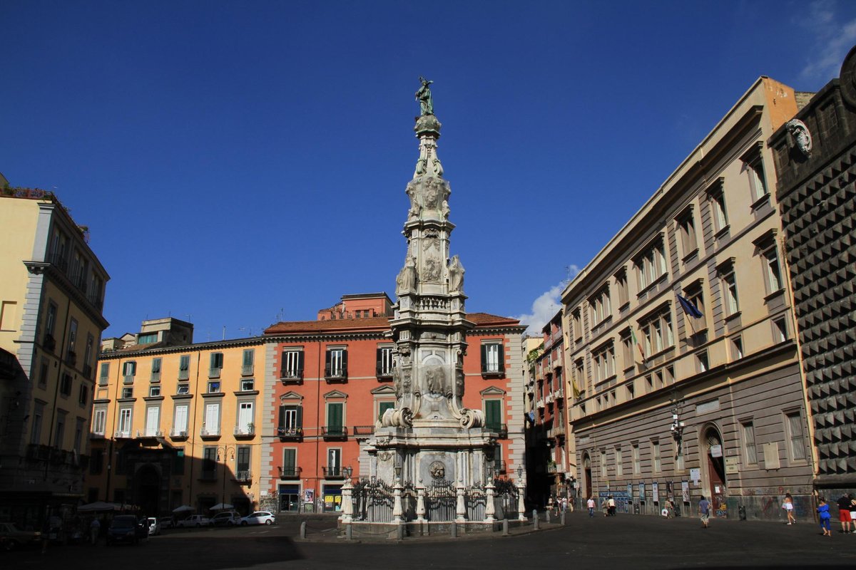 PIAZZA DEL GESU NUOVO (Nápoles) - 2023 Qué SABER antes de ir