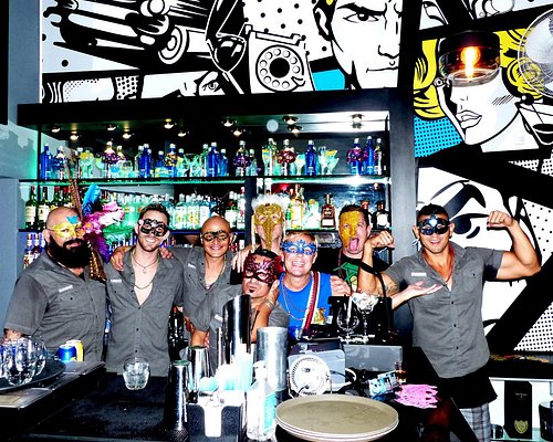 Top Gay Bars Chicago: 10 Bars for Drinking and Dancing