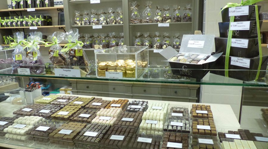 Chocoholic - buying pralines 