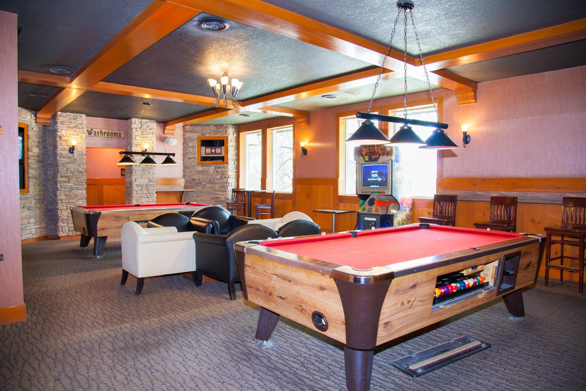 Hotel photo 18 of Twin Pine Motor Inn.