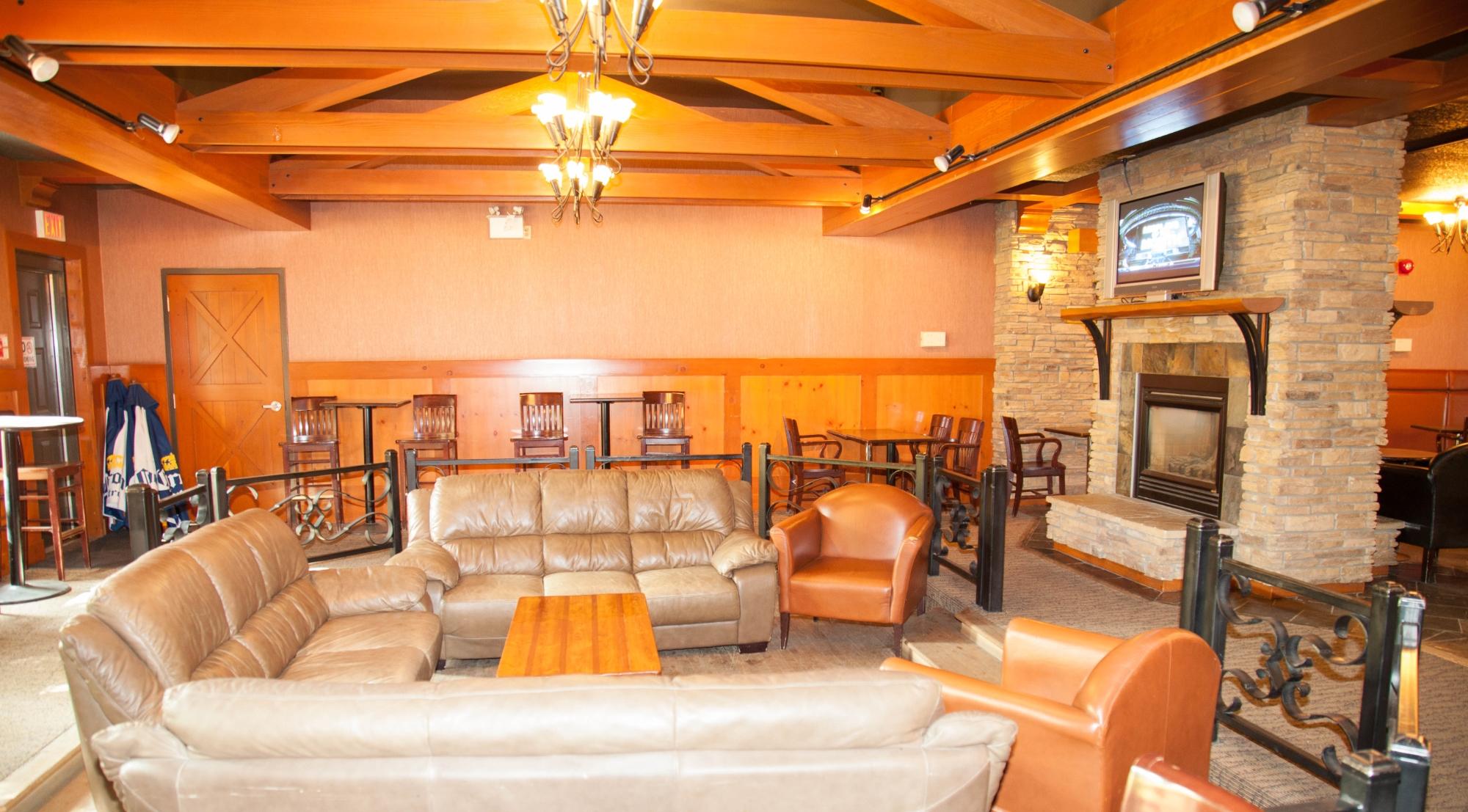 Hotel photo 4 of Twin Pine Motor Inn.