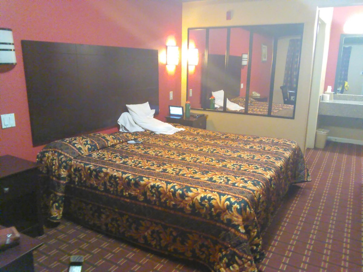 RELAX INN MEMPHIS - Motel Reviews (TN)