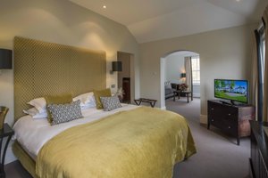 Room & Suite