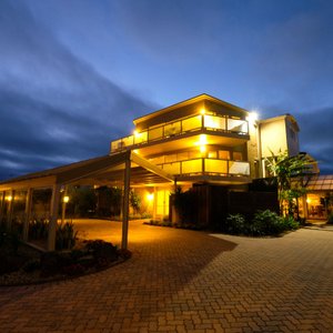 Whitesbeach Guesthouse at night