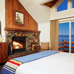 Lakefront king with fireplace