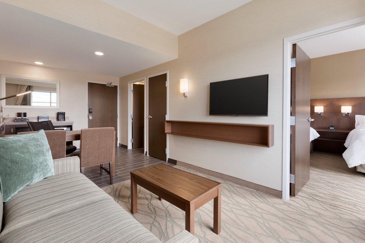 Embassy Suites by Hilton Akron Canton Airport - hotel rooms