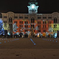 L'antico Municipio che domina piazza Unità d'Italia