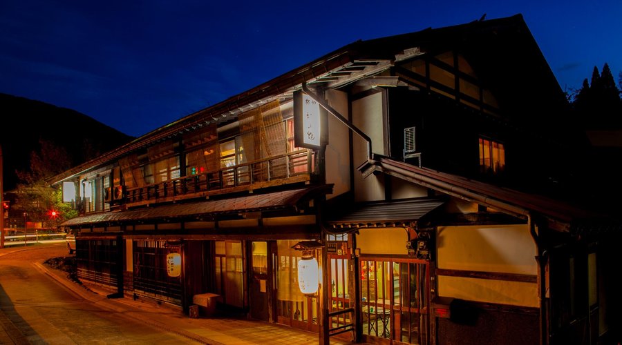 創業明治末期の、国重要伝統的建造物に 選定された宿『城山館』