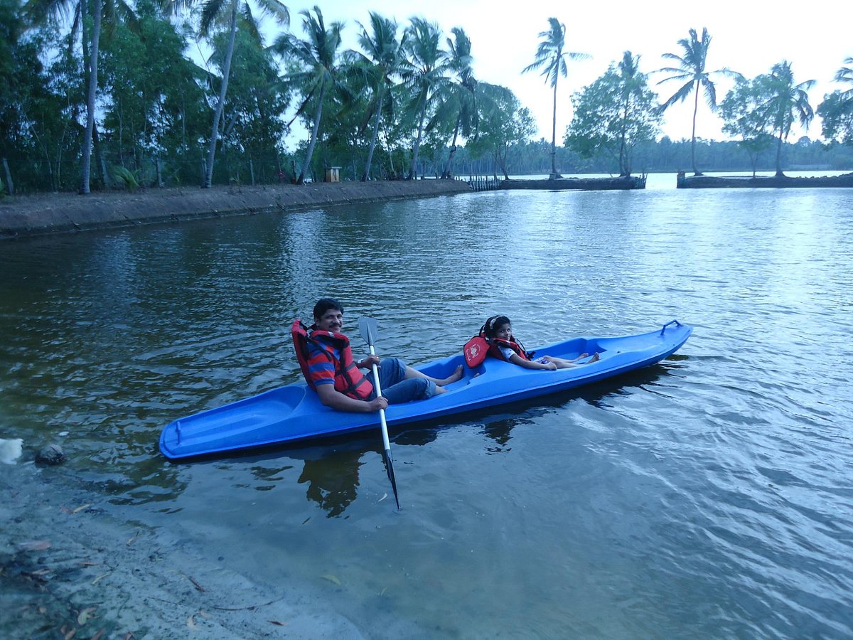 Kayaking to Ponnumthuruthu in Varkal  Golden Island Trivandrum 🏝️  #varkala #trivandrum #kerala 