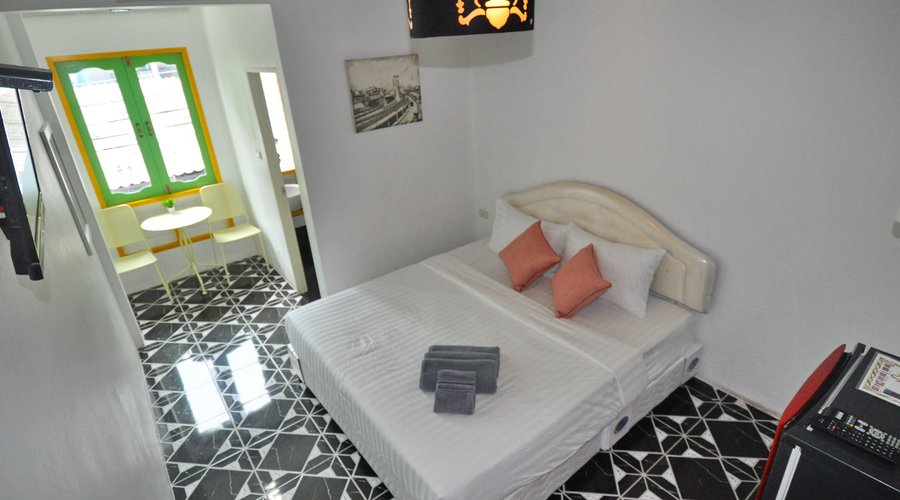 SIDEWALK BOUTIQUE HOTEL