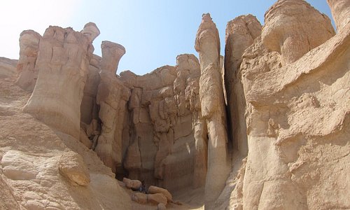 OUTSIDE VIEW AL HASSA CAVES IN NOON TIME IMAGE