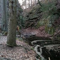Der Zugang zum Märchensee vom Aussichtspunkt
