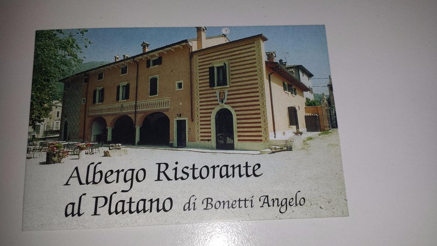 Area parcheggio e accesso al ristorante e Albergo