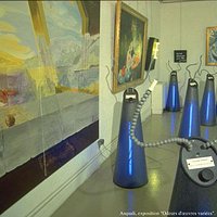 La salle d'Expos : "ODEURS D'ŒUVRES VARIÉES"