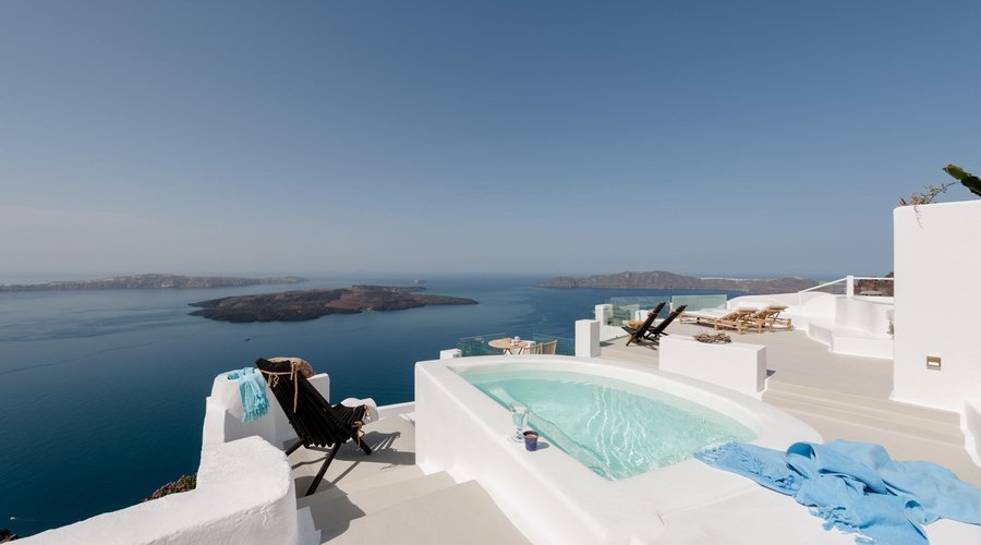 Cave Honeymoon Suite with outdoor heated jacuzzi