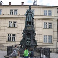 памятник Карлу