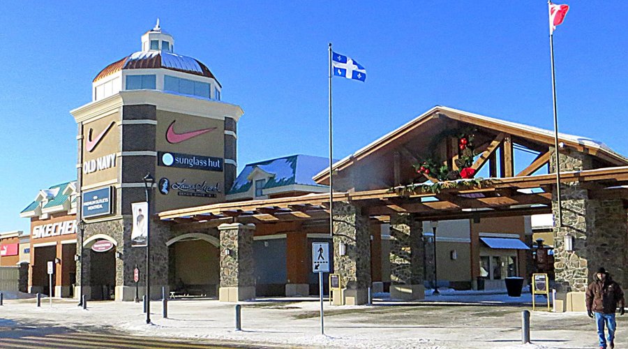 Main Entrance to the Outlet Mall